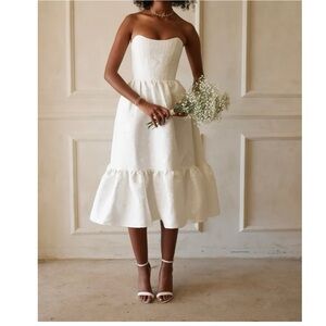 V. Chapman The Virginia Dress In White Baroque Floral